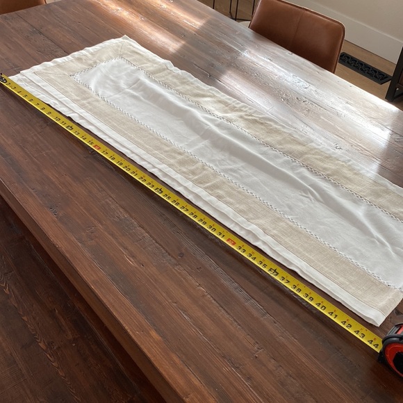 Nicole Miller linen table runner - Picture 5 of 7